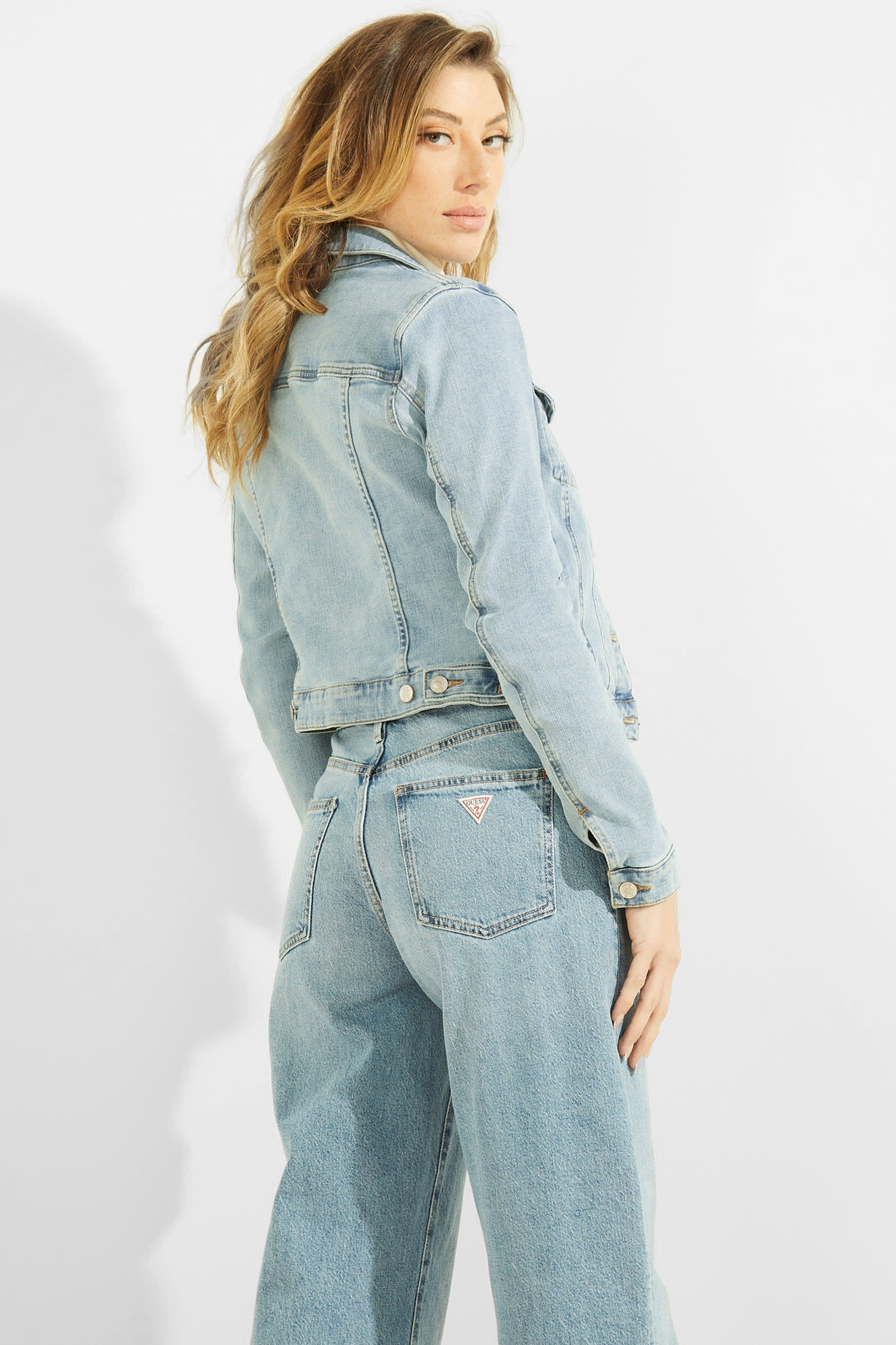 Жіноча блакитна джинсова куртка Guess W2GN0E.D4LU2;ARWA