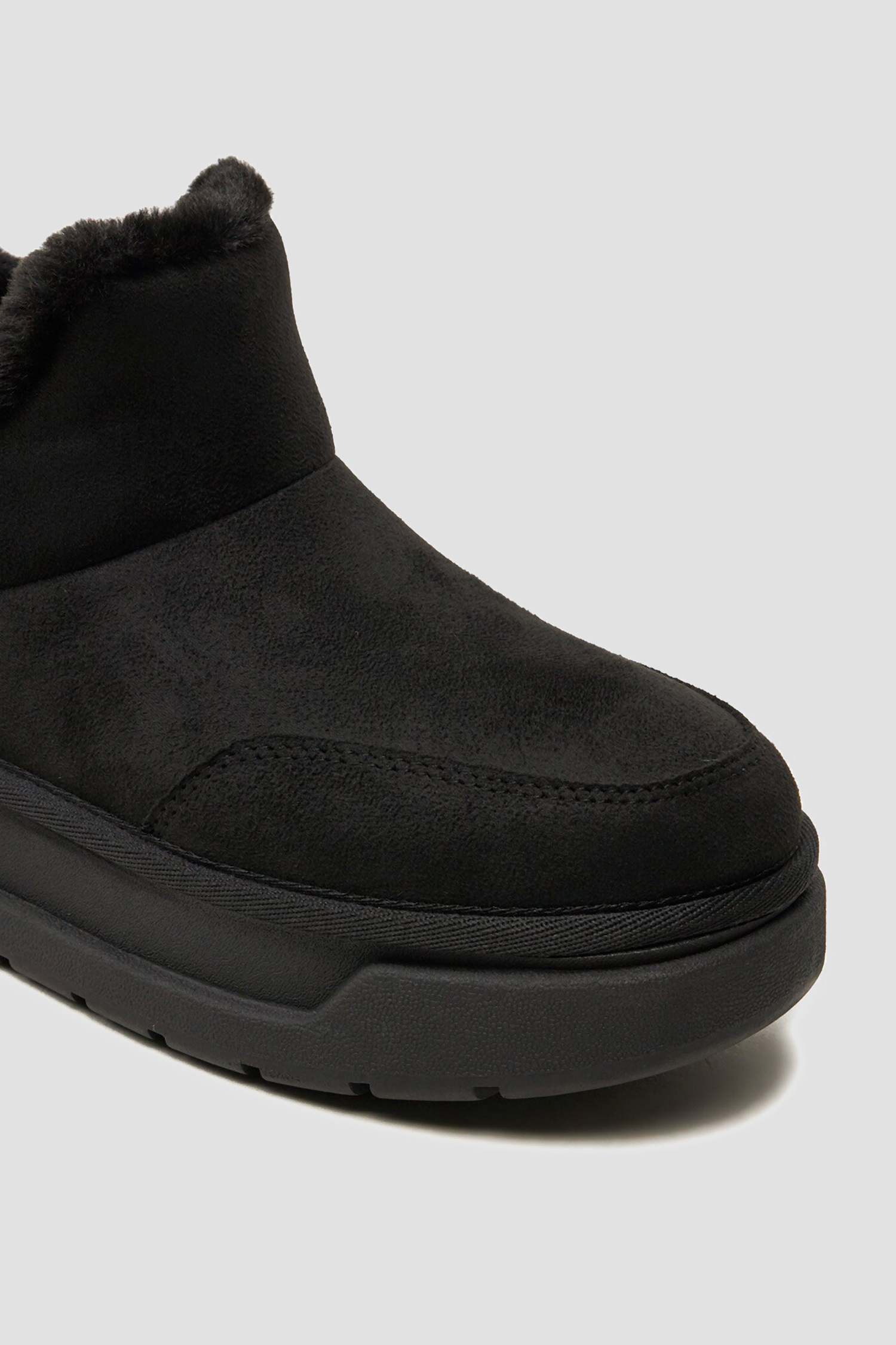 Жіночі чорні уггі Guess FLFUNN.ESU10;BLACK