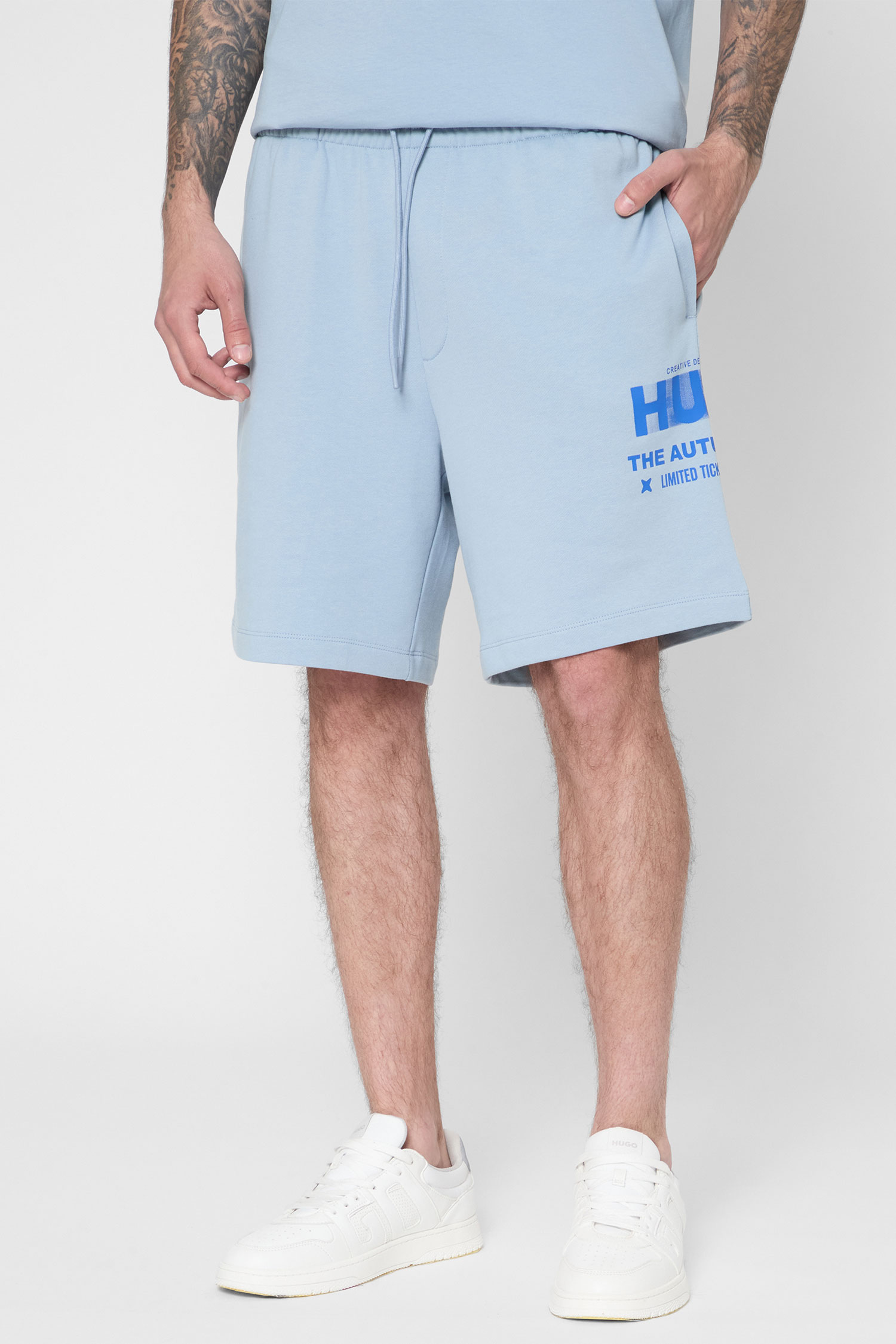 Чоловічі блакитні шорти HUGO BLUE 50544198;458