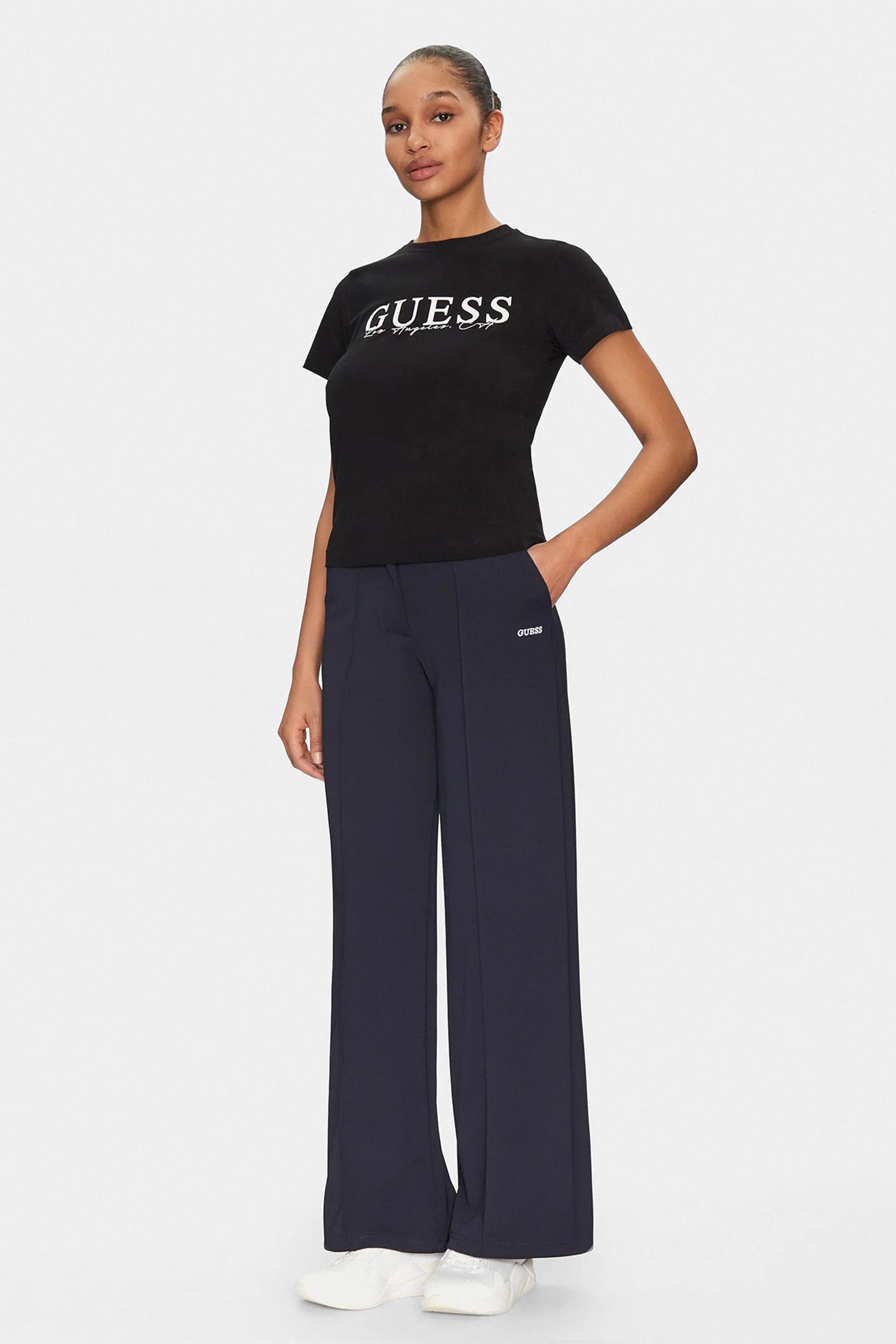 Жіноча чорна футболка Guess V5GI15.J1314;JBLK