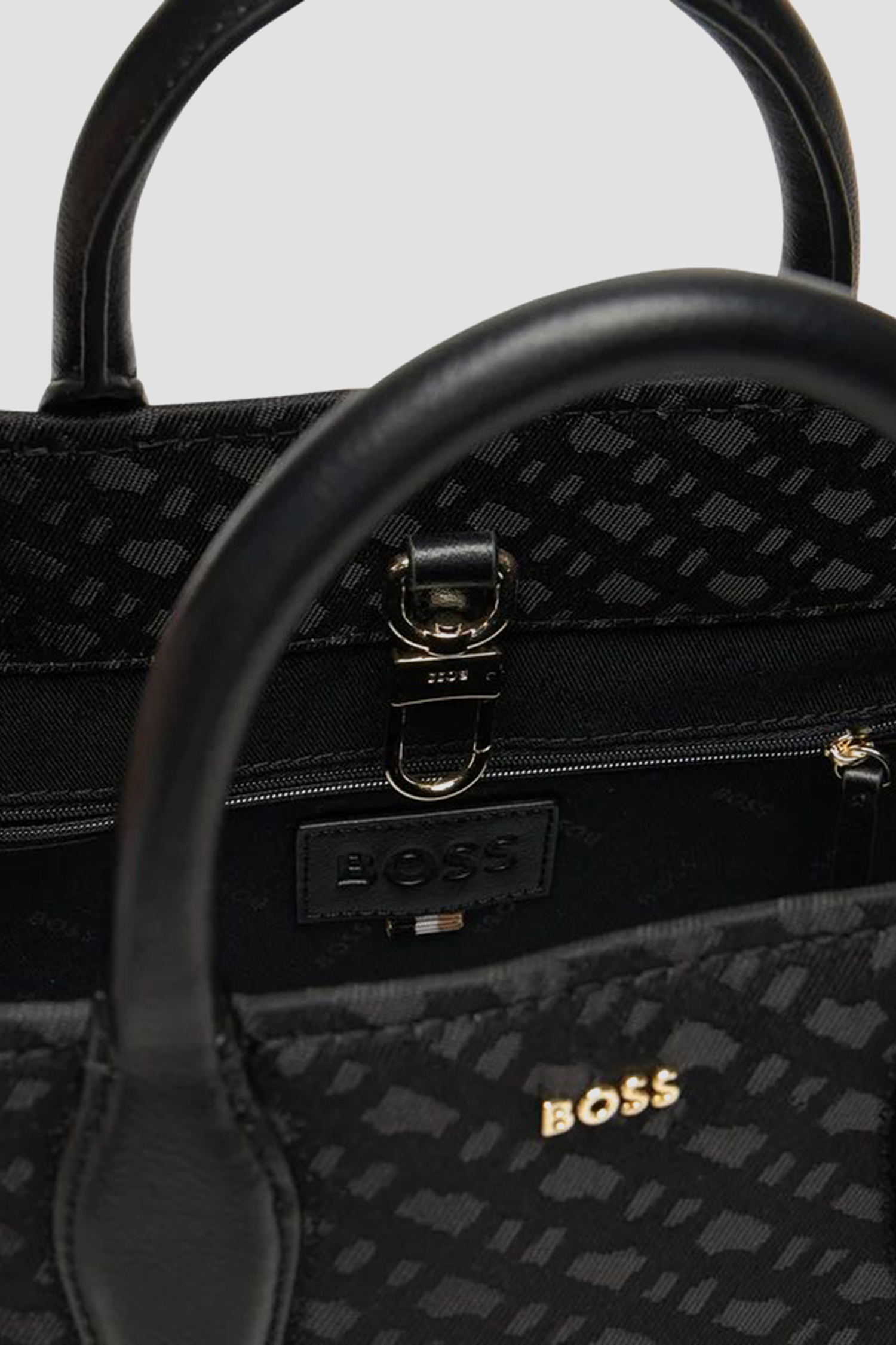 Женская черная сумка с узором BOSS 50552463;001