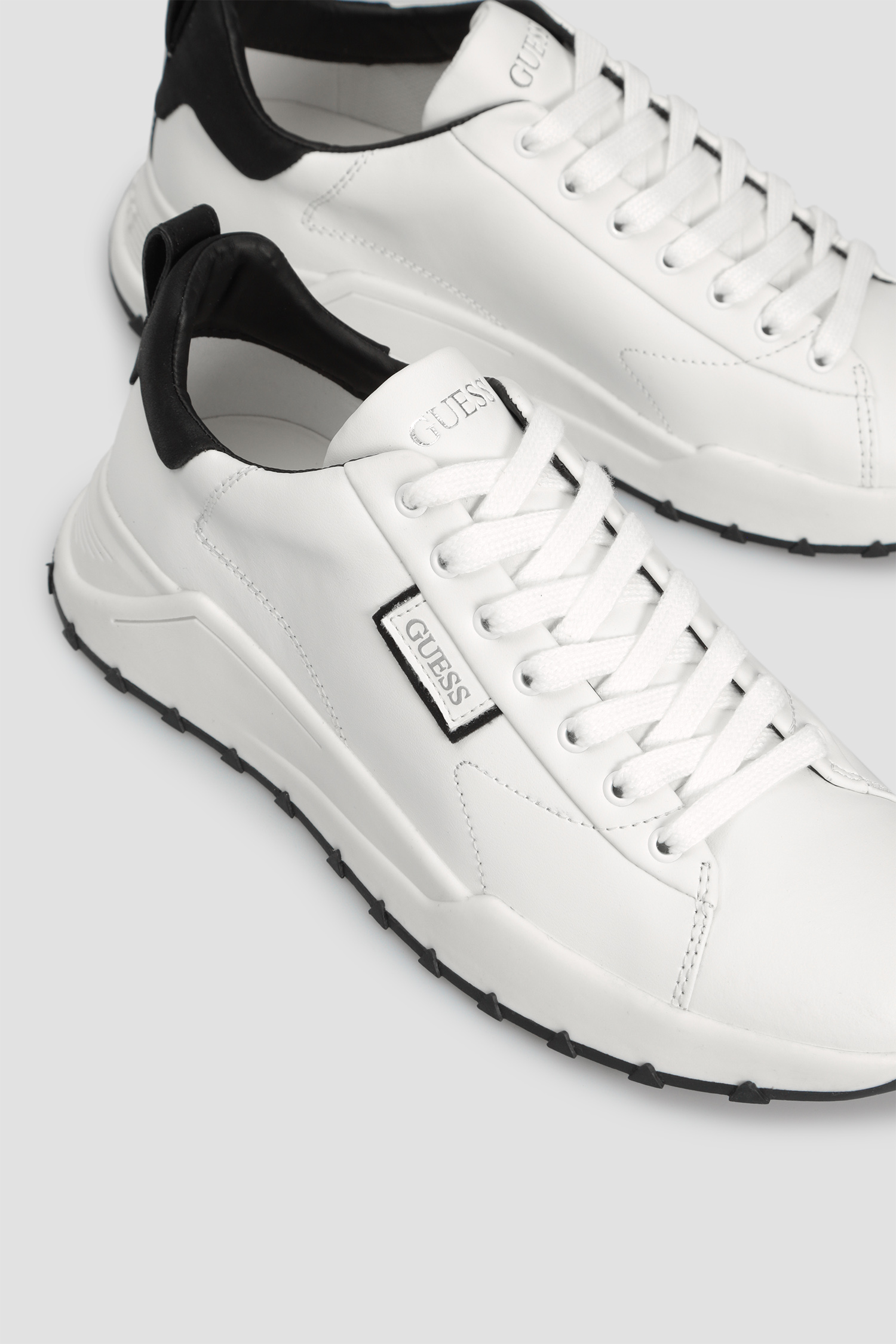 Мужские белые кожаные кроссовки Guess FM6LUC.LEA12;WHBLK — Ultrashop