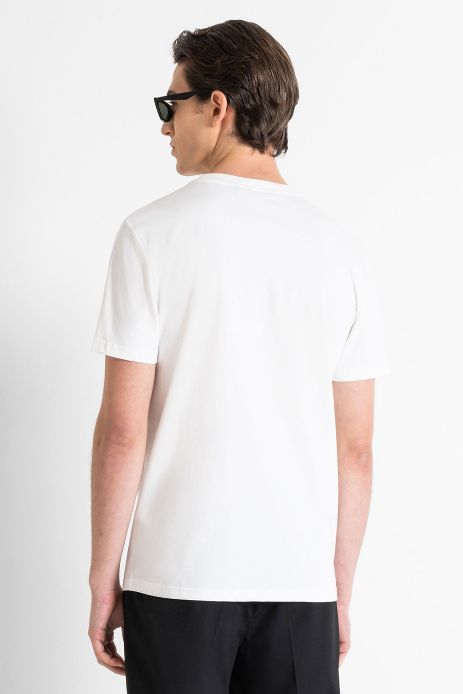 Чоловіча біла футболка Antony Morato MMKS02407.FA100240;1011