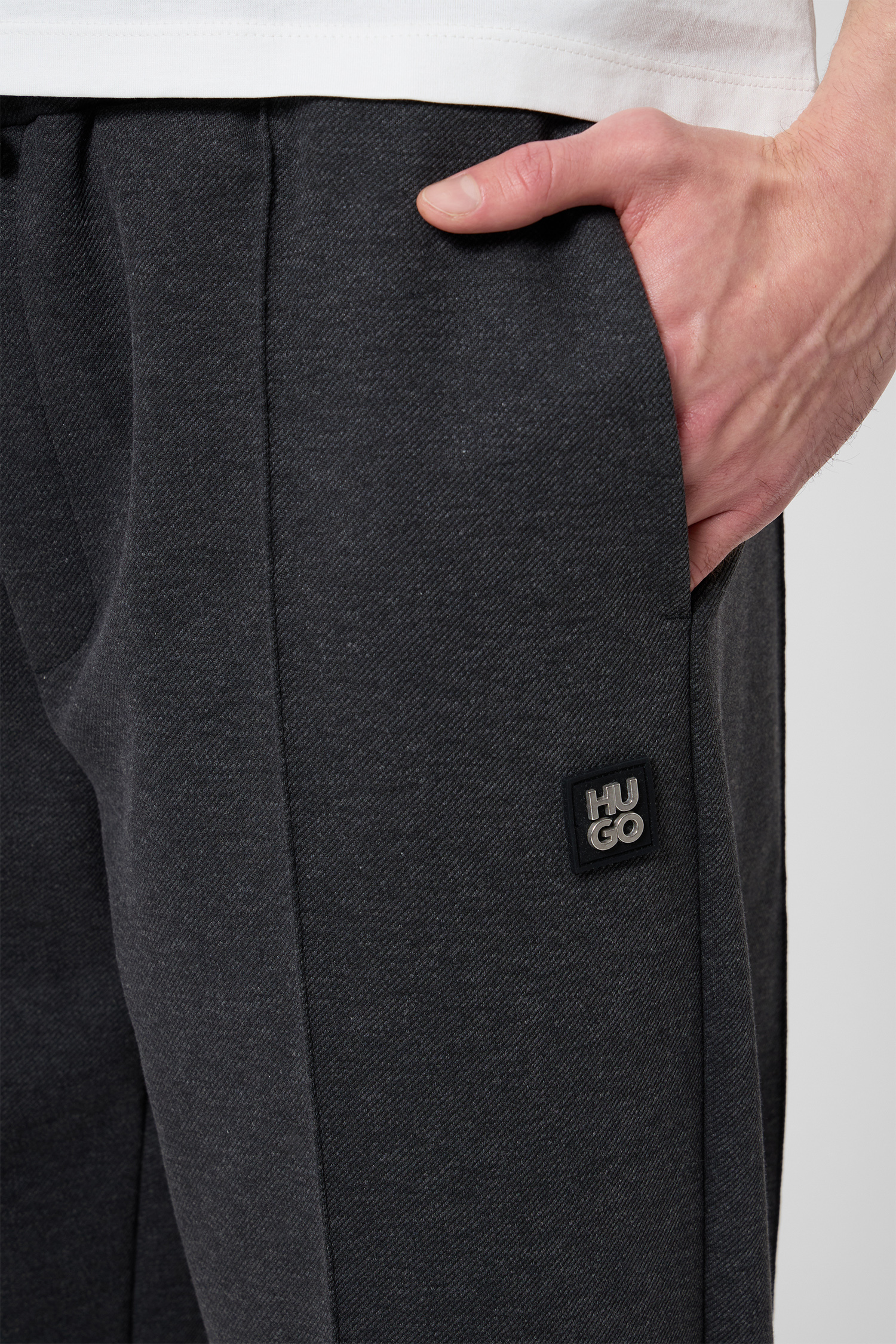 Чоловічі темно-сірі спортивні штани HUGO 50553432;037