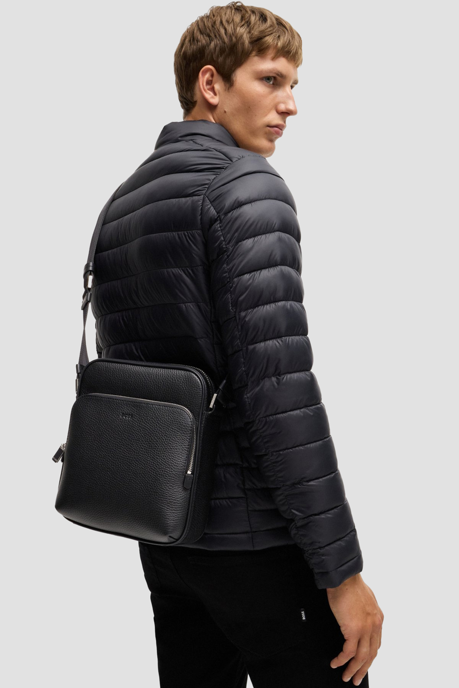 Чоловіча чорна шкіряна сумка BOSS 50529288;001