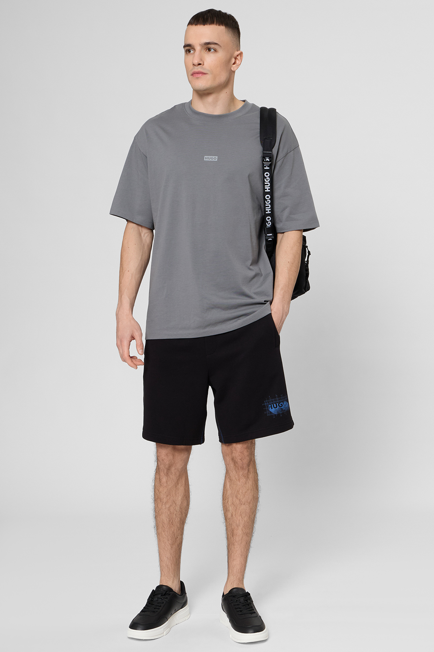 Чоловічі чорні шорти HUGO BLUE 50553499;001