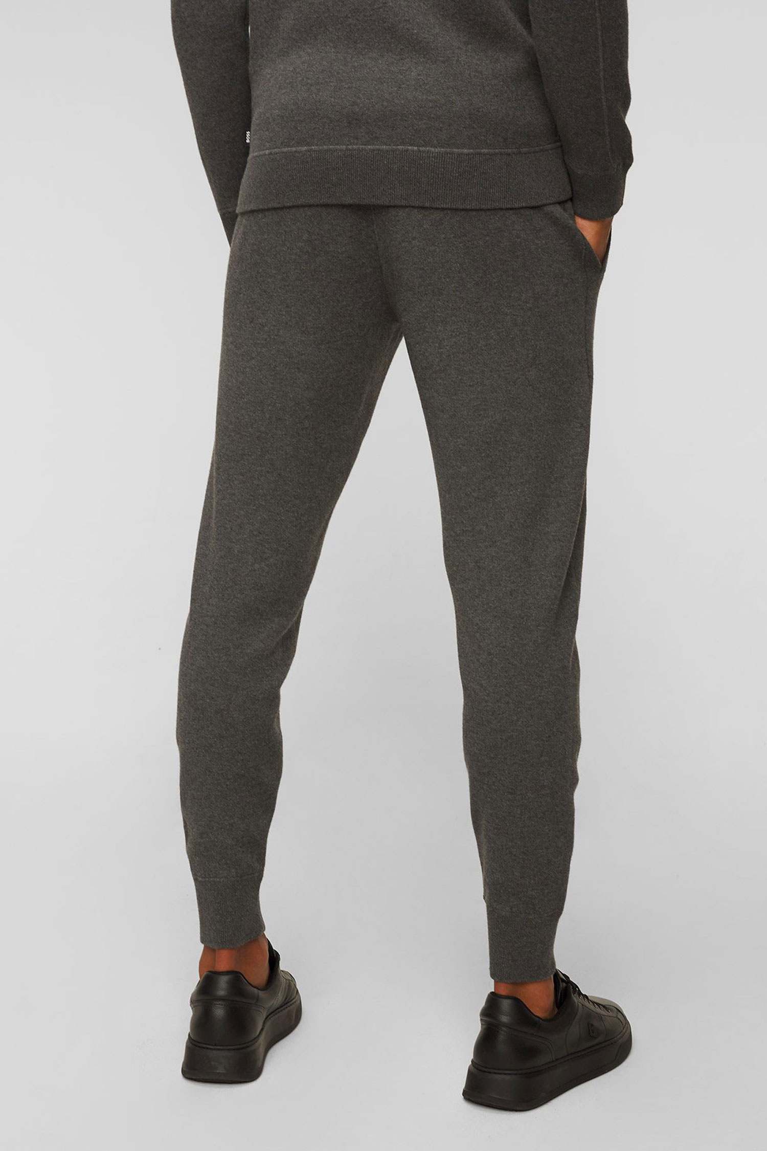 Мужские серые спортивные брюки BOSS 50495380;030