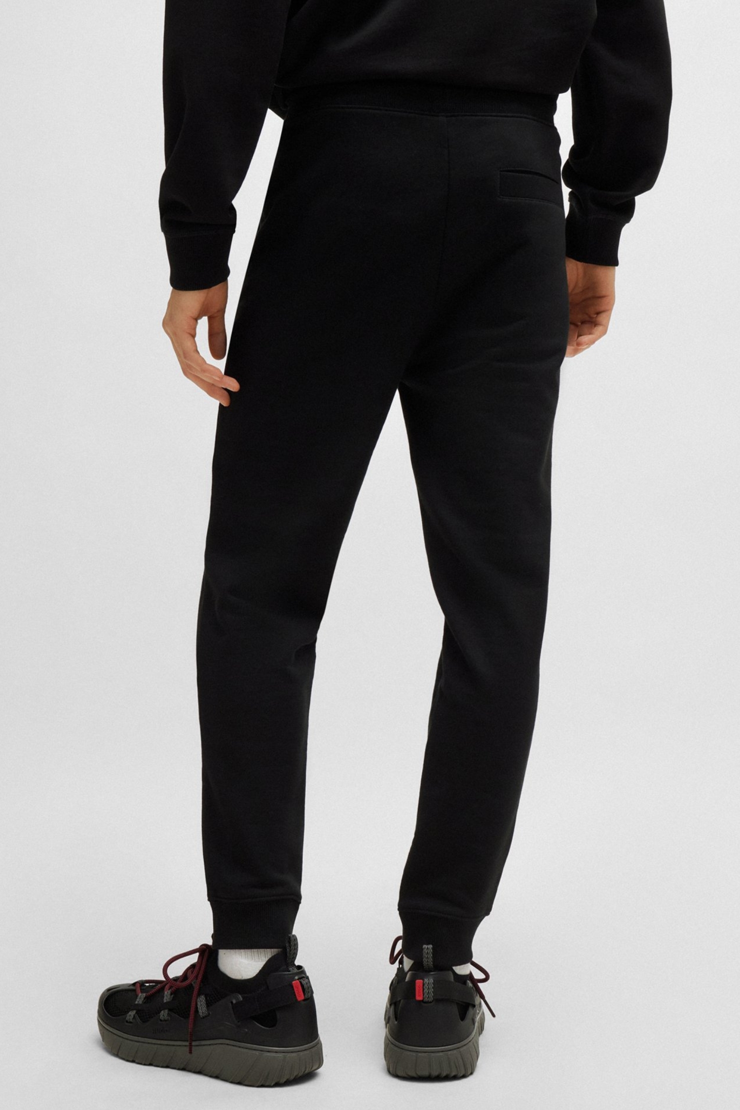 Чоловічі чорні спортивні штани HUGO 50447963;001