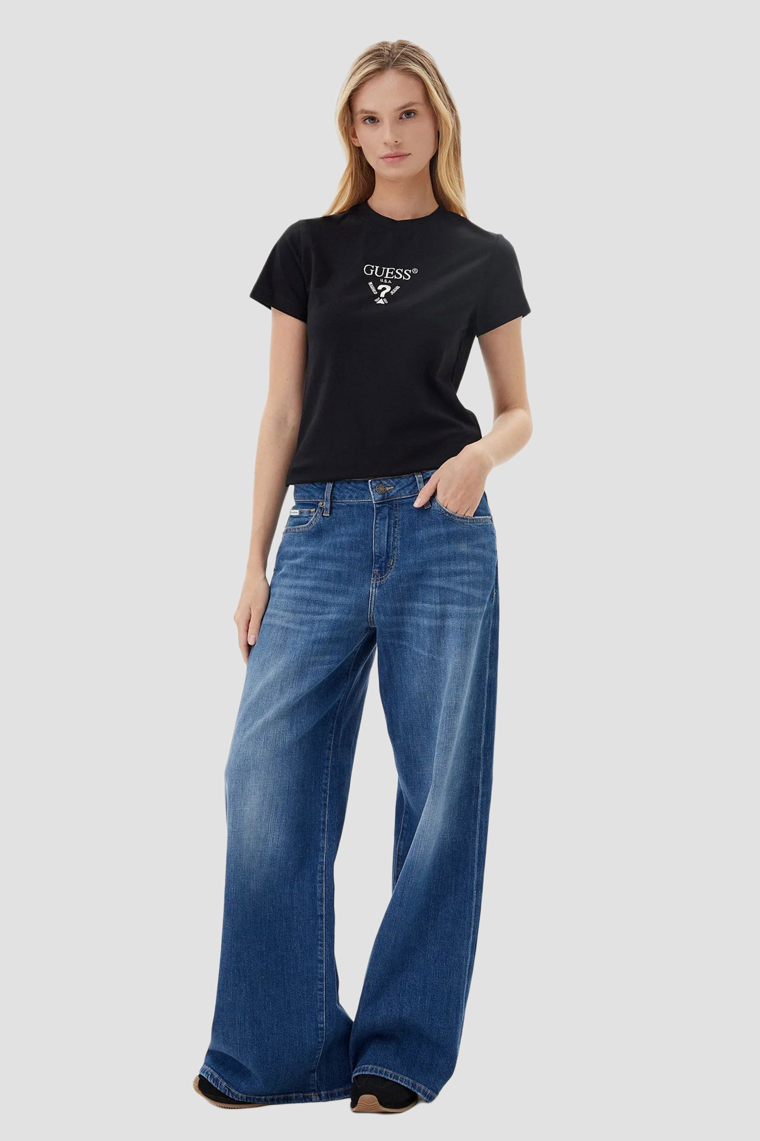 Женская черная футболка Guess V4YI21.KCDH1;FJ8N