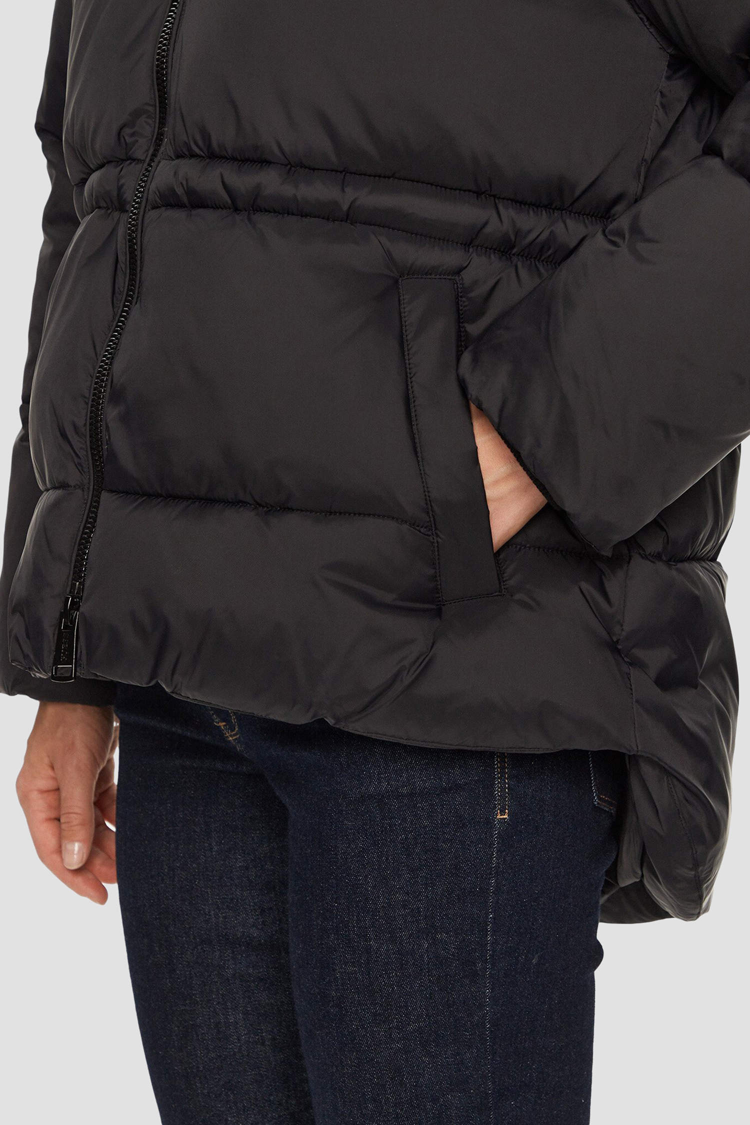 Женская черная куртка Guess W4BL99.WG0V0;JBLK