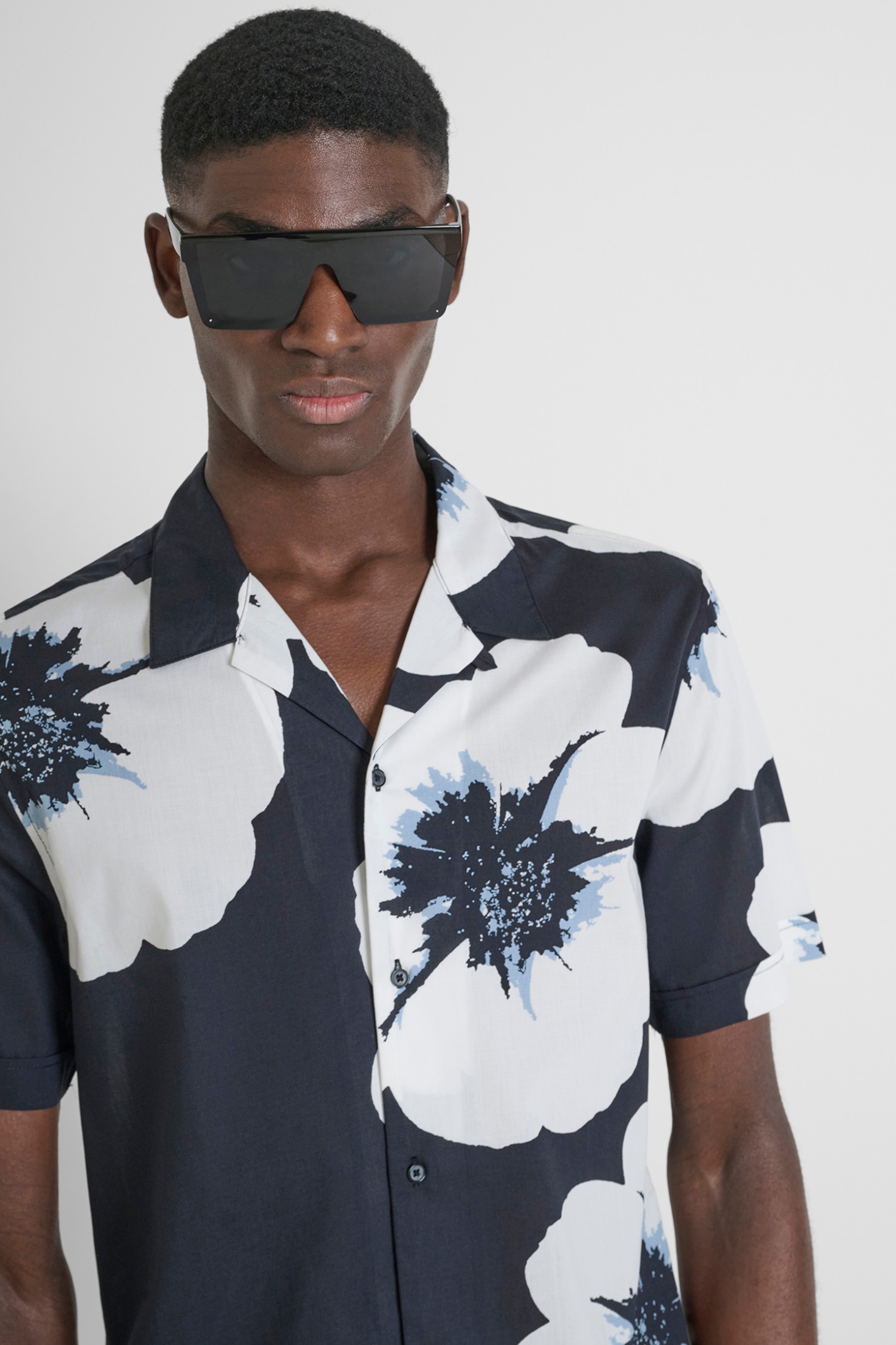 Мужская черная рубашка с узором Antony Morato MMSS00171.FA430630;9000